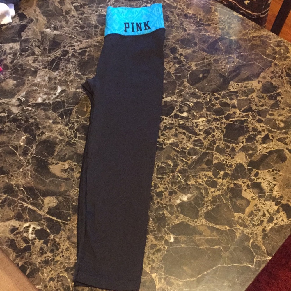 Cropped pink yoga pants